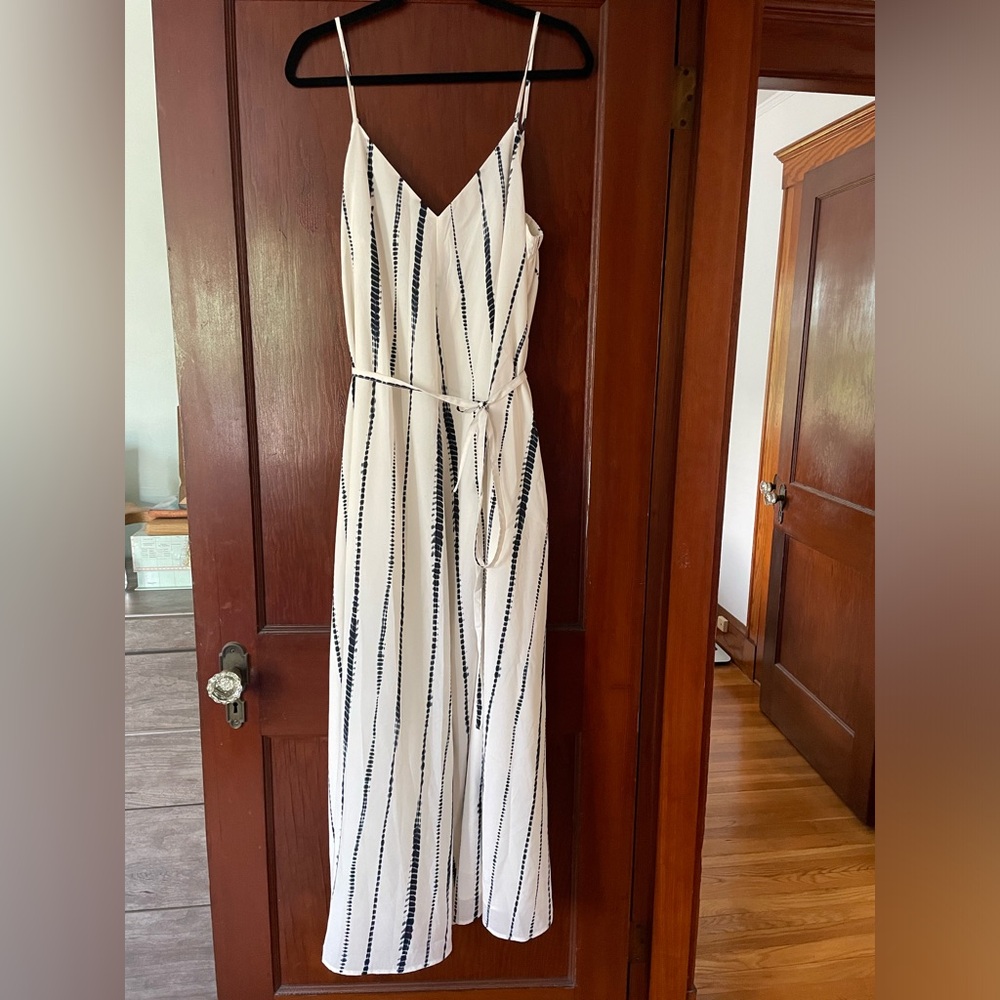 Going to a wedding or a formal party this summer? Perfect dress!!